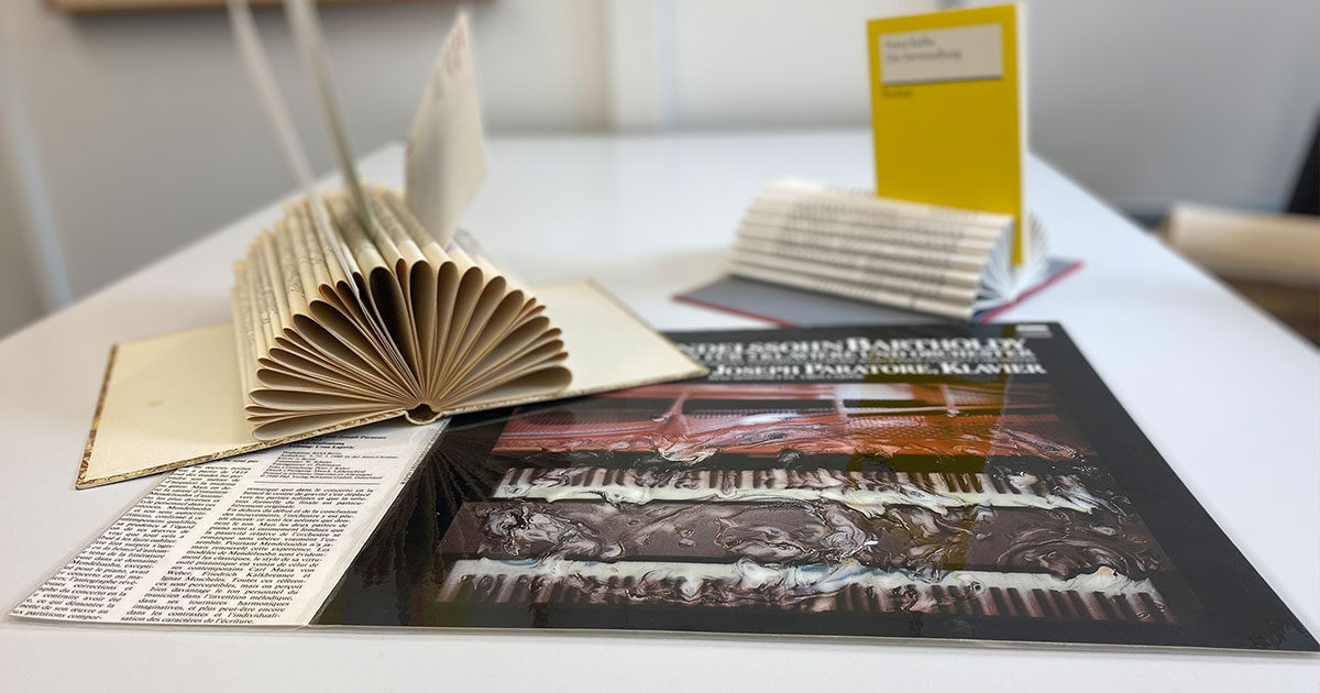 Upcycling Prohjekte mit Büchern und alten Schallplatten Hüllen im Arche Brockenhaus